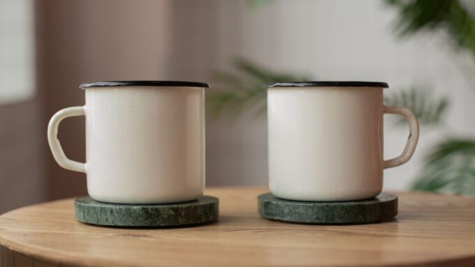 ペアマグカップ 白 机