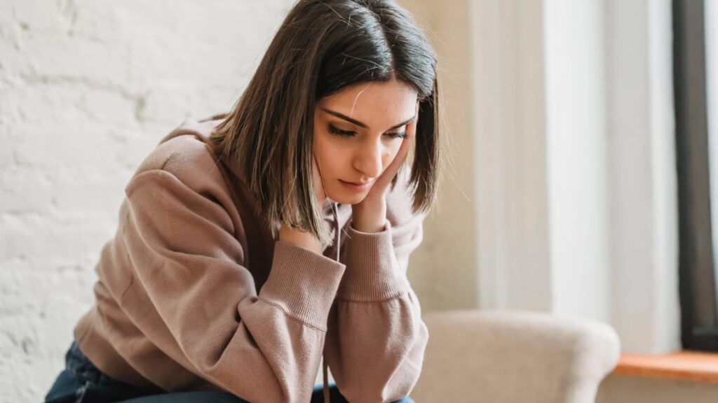 女性　落ち込む