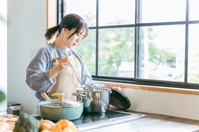 女性　料理　疲れる