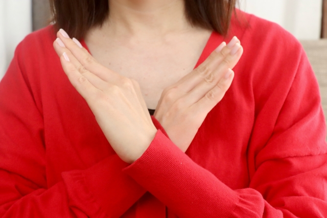 バツマーク 女性