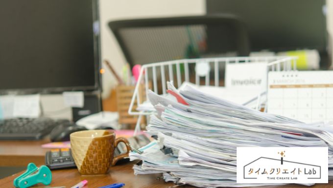 仕事に集中したいのに、部屋が散らかってるとどうしても気が散って…。掃除に手が回らない自分にモヤモヤします。